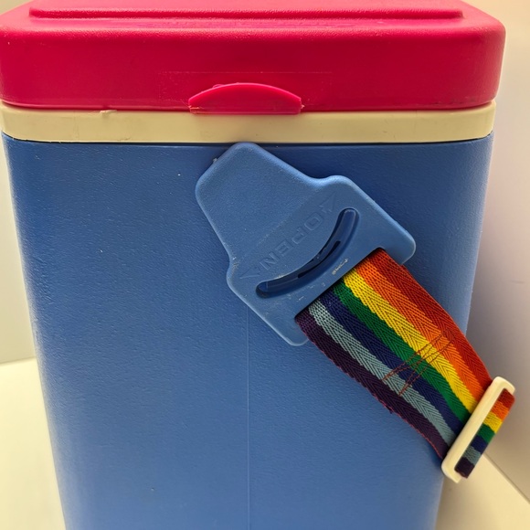 Igloo Tag-Along 24 vintage 90s rainbow strap cooler - Picture 8 of 13